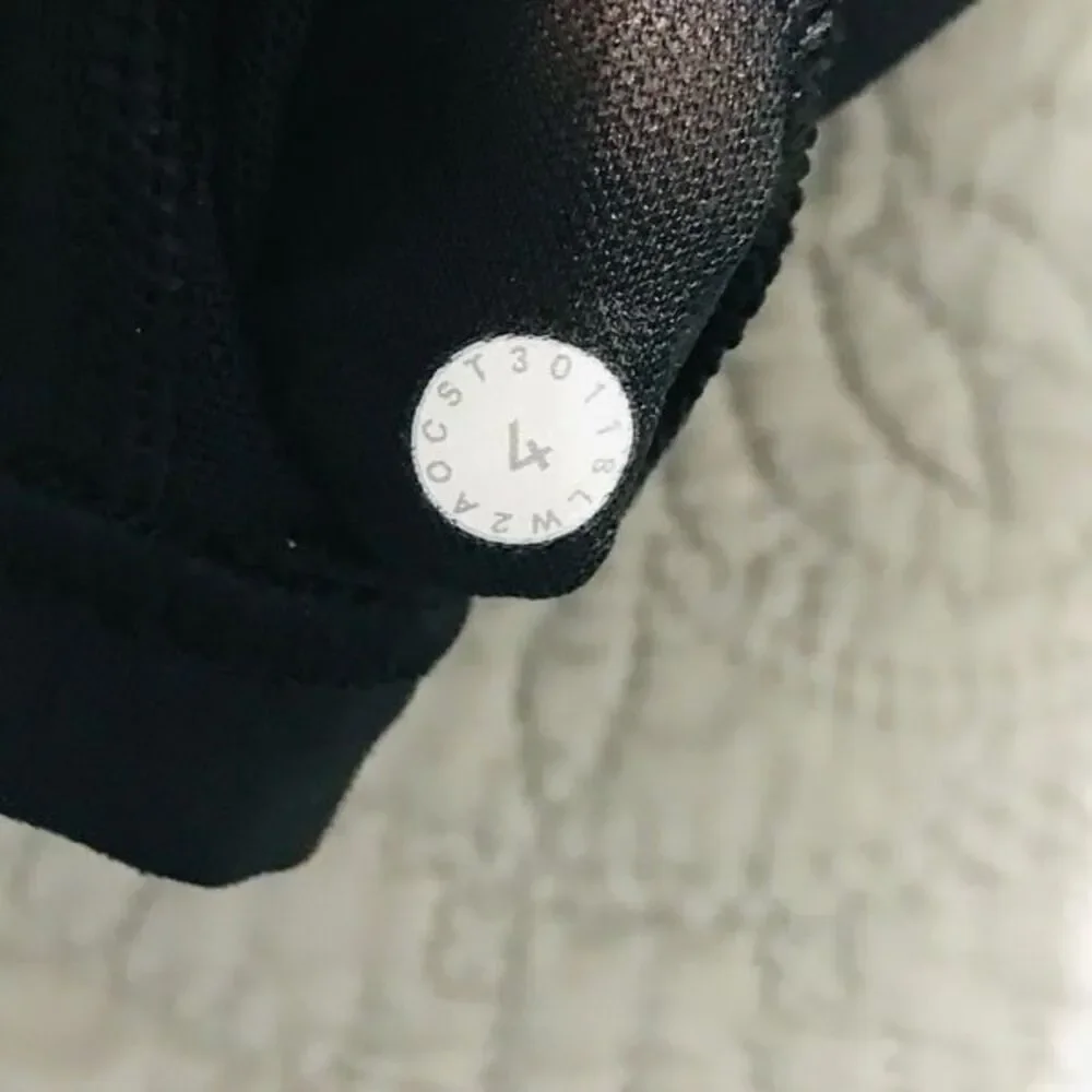 Lululemon Deep Stretch Bra Black size 4 with pads …0696 - Picture 3 of 5